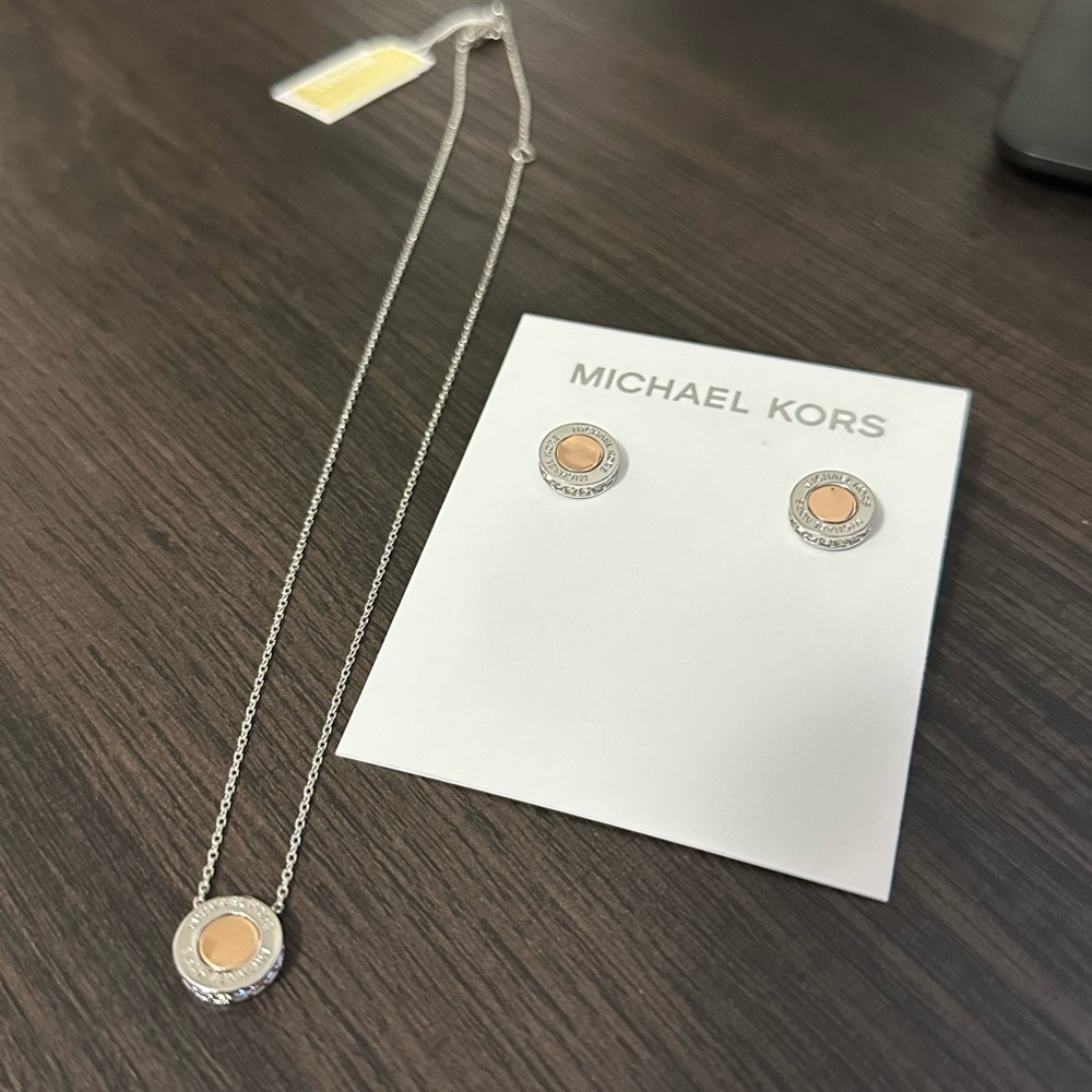 🚨Michael Kors earrings and necklace set